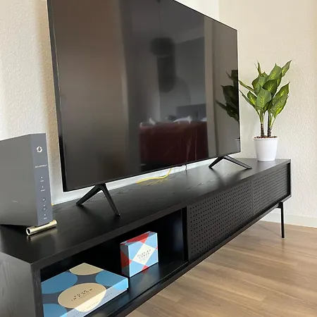 Olive Apartments - 86M2 - Kingsize - Free Parking Hannover Buitenkant foto